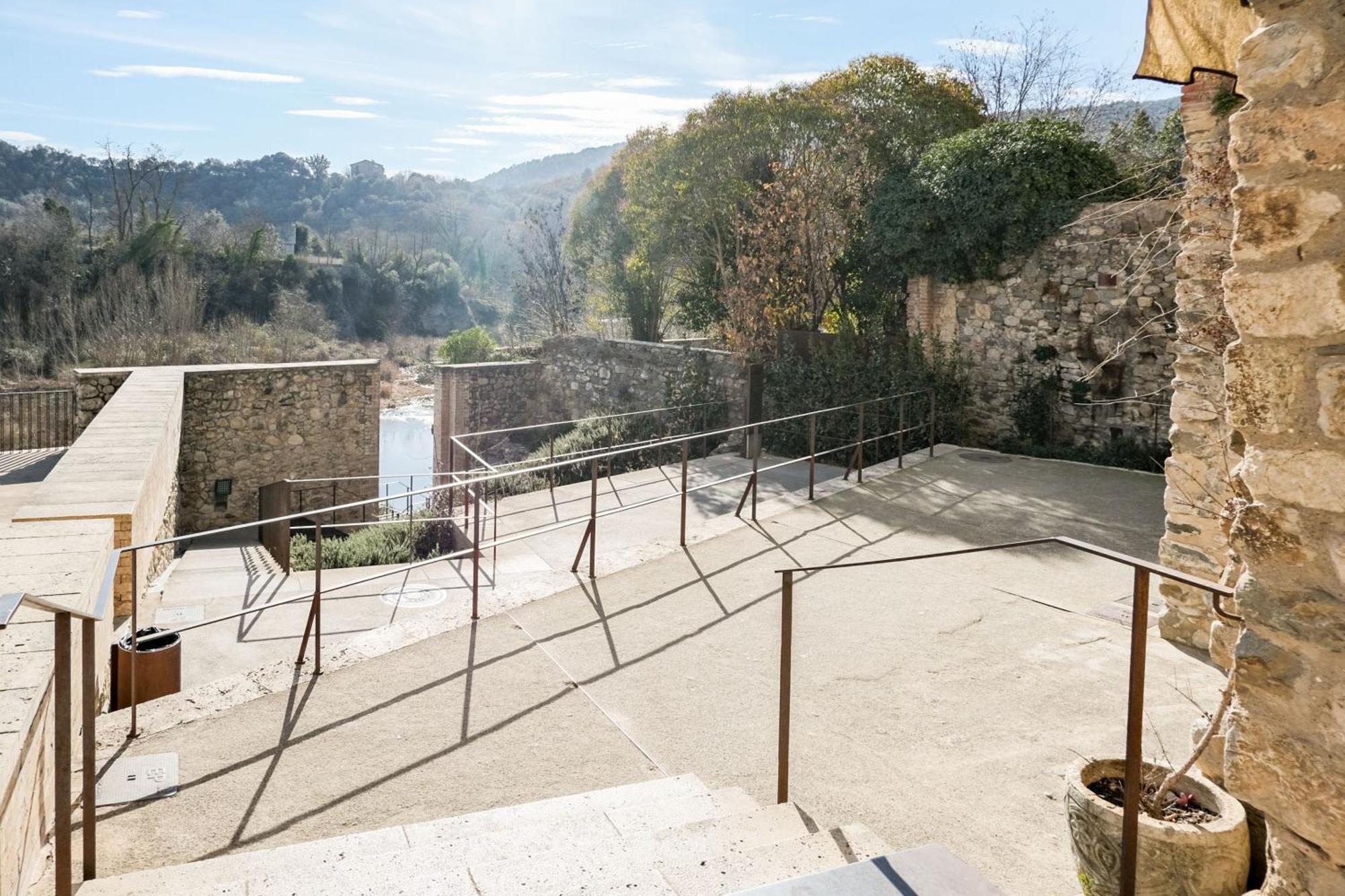10 Del Pont Alojamiento Con Vistas Panoramicas 贝萨卢 外观 照片