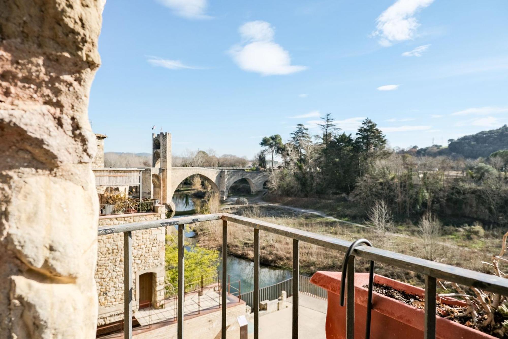 10 Del Pont Alojamiento Con Vistas Panoramicas 贝萨卢 外观 照片