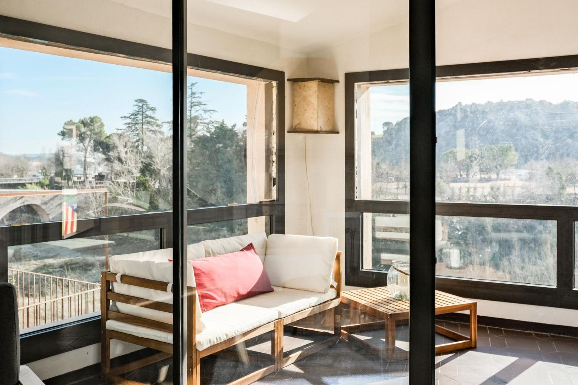 10 Del Pont Alojamiento Con Vistas Panoramicas 贝萨卢 外观 照片